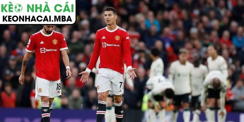 Boxing Day hỗn loạn chưa từng có: 66 bàn thắng/10 trận, Manchester United thảm bại 1-6 4 Boxing Day hỗn loạn chưa từng có: Hồi chuông cảnh báo cho Ngoại hạng Anh