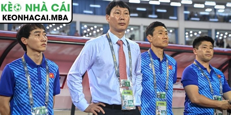 SEA Games 33 Vừa Khép Lại: HLV Kim Sang-Sik Đi Vào Lịch Sử Với Kỷ Lục Vô Tiền Khoáng Hậu 3 Dấu ấn chiến thuật và tư duy hiện đại của HLV Kim Sang-sik