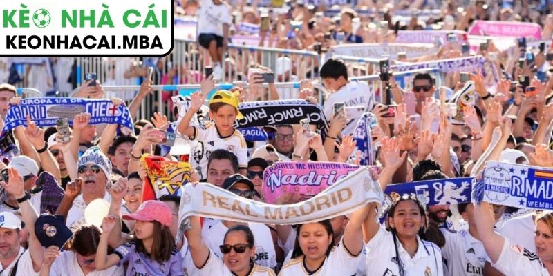 Vinicius phản ứng tiêu cực khi bị thay ra, CĐV Bernabeu không hài lòng 3 CĐV Bernabéu không hài lòng – áp lực đặc trưng của Real Madrid