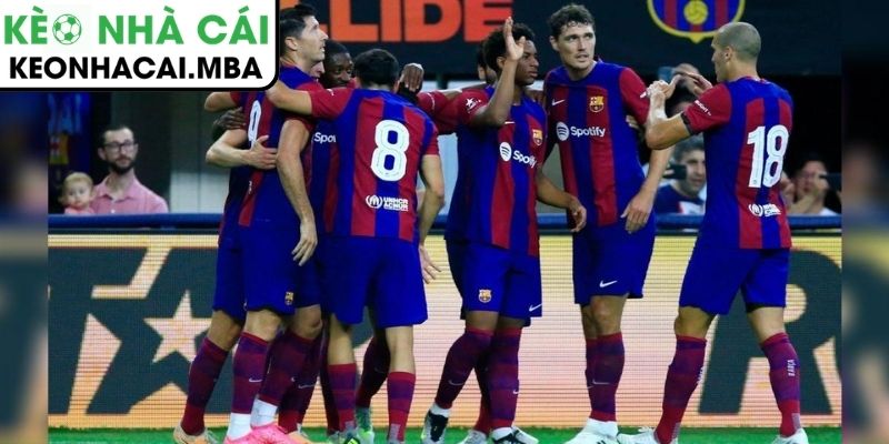 Nóng bảng xếp hạng La Liga: Barcelona giành lại ngôi đầu, đẩy Real Madrid xuống sau 2 Barcelona tận dụng thời cơ, Nou Camp trở thành điểm tựa