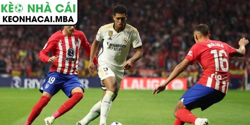 Real Madrid vs Atletico Madrid (03:00 23/03): Siêu kinh điển rực lửa, 5 bàn thắng kịch tính kèm thẻ đỏ (La Liga) 2 Thế trận đôi công, Atletico bất ngờ ra đòn trước