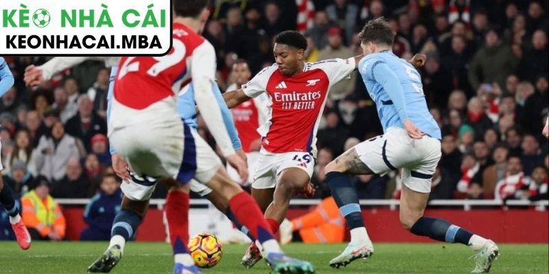 Cuộc đua vô địch mở toang cho Man City và Arsenal, chỉ một sai lầm sẽ trả giá đắt 3 Sai một ly, trả giá cả chặng