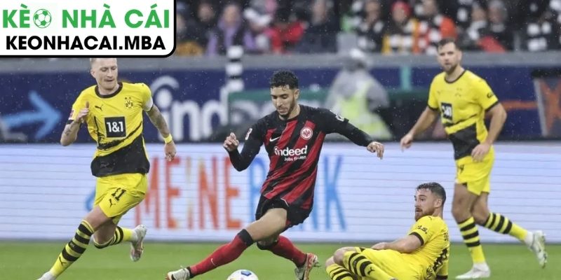 Dortmund hạ Frankfurt trong màn đấu 5 bàn, áp sát vị trí á quân Bundesliga 2 Frankfurt đánh phủ đầu, Dortmund ngược dòng