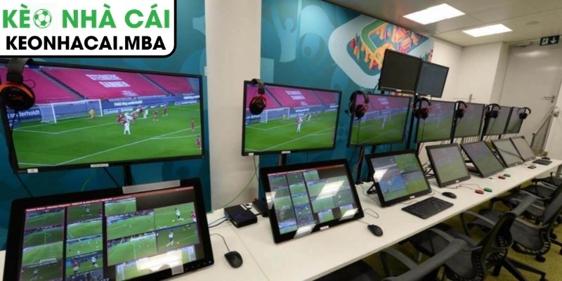 Luật mới giúp thủ quân Mỹ thoát thẻ vàng ở World Cup 2026 4 Bên trong phòng điều hành VAR tại World Cup 2026